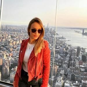 Meet your Posher, Adela